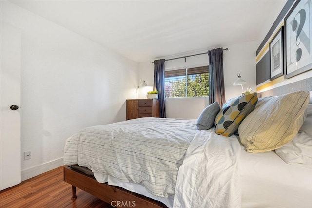 2825 N Los Felices Rd Unit 211, Palm Springs, CA 92262 - bedroom featuring wood finished floors and baseboards
