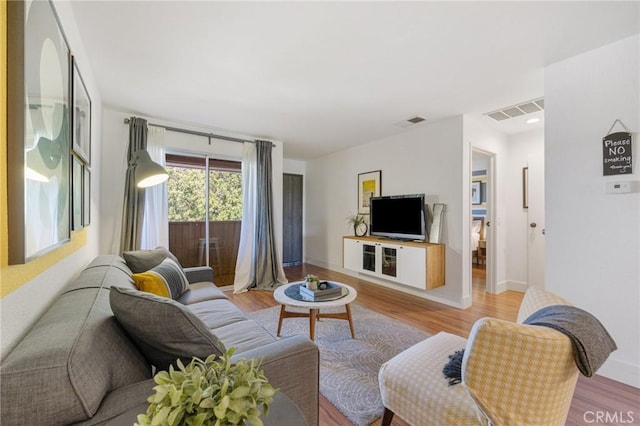 2825 N Los Felices Rd Unit 211, Palm Springs, CA 92262 - living area featuring wood finished floors