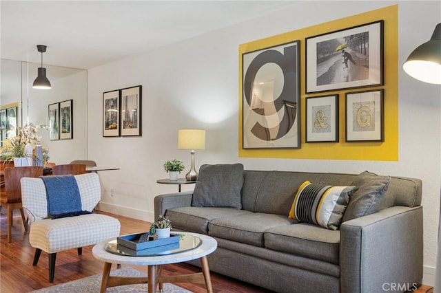 2825 N Los Felices Rd Unit 211, Palm Springs, CA 92262 - living area featuring wood finished floors and baseboards