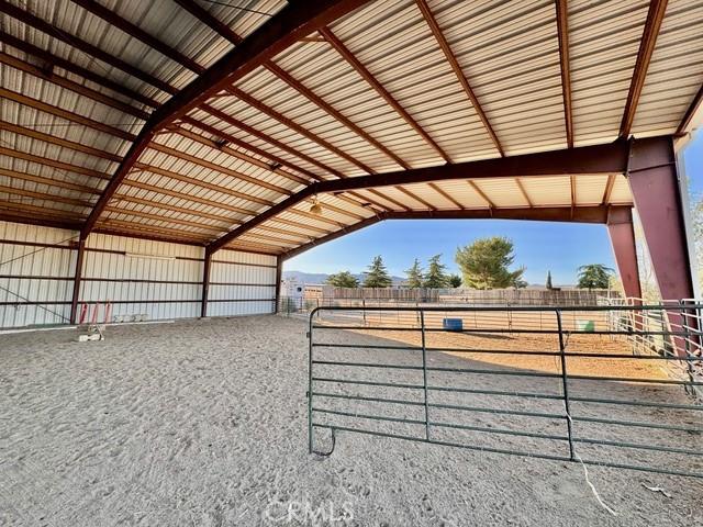 6475 105th St W, Rosamond, CA 93560 - view of stable