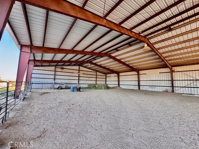 6475 105th St W, Rosamond, CA 93560 - view of garage