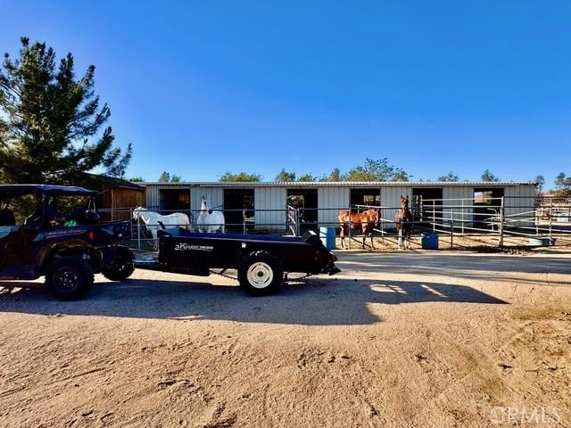 6475 105th St W, Rosamond, CA 93560 - manufactured / mobile home with an exterior structure and an outbuilding