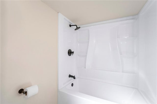 81122 Valle Vista Rd Unit 29, Palms, CA 92277 - full bathroom with washtub / shower combination