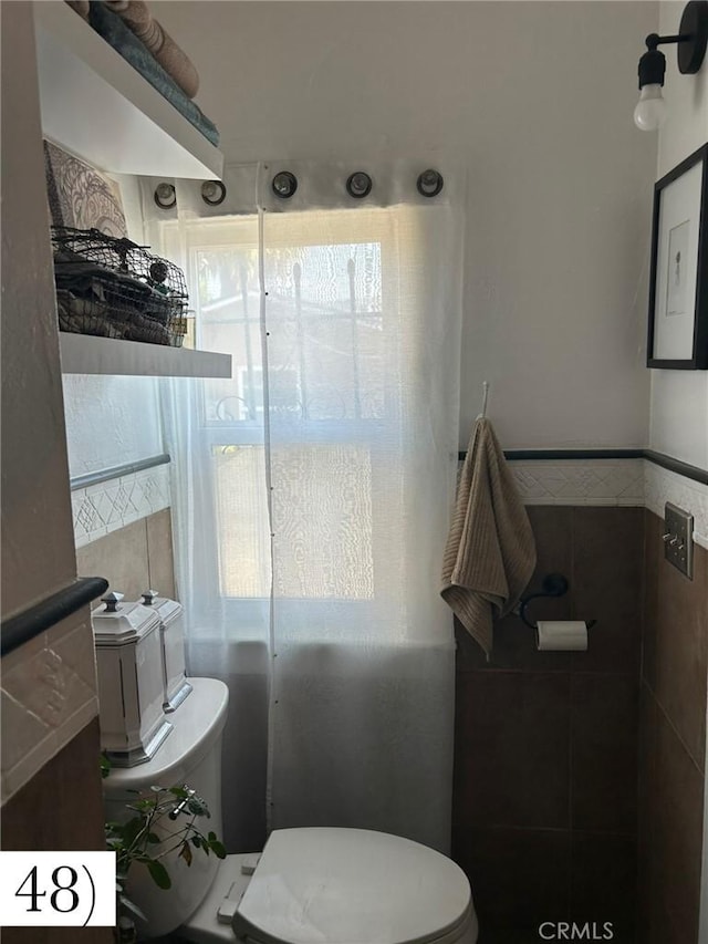 1388 N Lugo Ave, San Bernardino, CA 92404 - bathroom featuring tile walls
