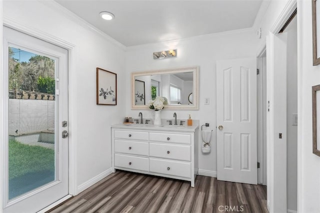 3203 Faust Ave, Long Beach, CA 90808 - foyer entrance with dark wood finished floors and ornamental molding