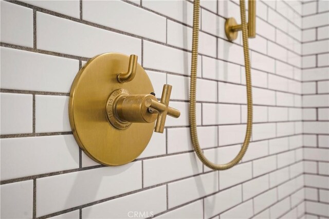 1987 Windover Rd, Pasadena, CA 91107 - bathroom view of a tile shower