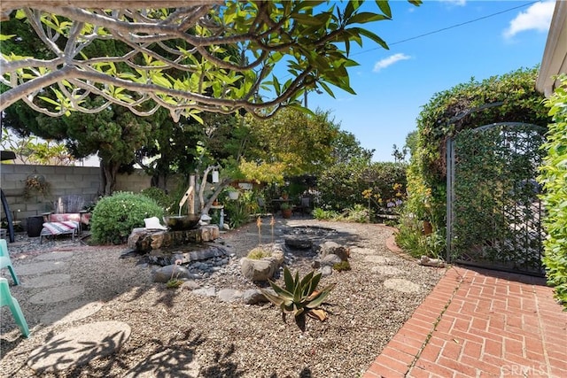 1640 Corsica Pl, Costa Mesa, CA 92626 - view of yard