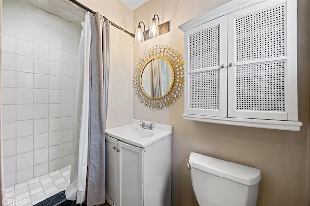 6362 Darlington Ave, Buena Park, CA 90621 - full bathroom featuring vanity and tiled shower