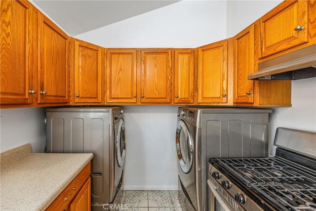 9780 Almeria Ave, Fontana, CA 92335 - washroom with baseboards and independent washer and dryer