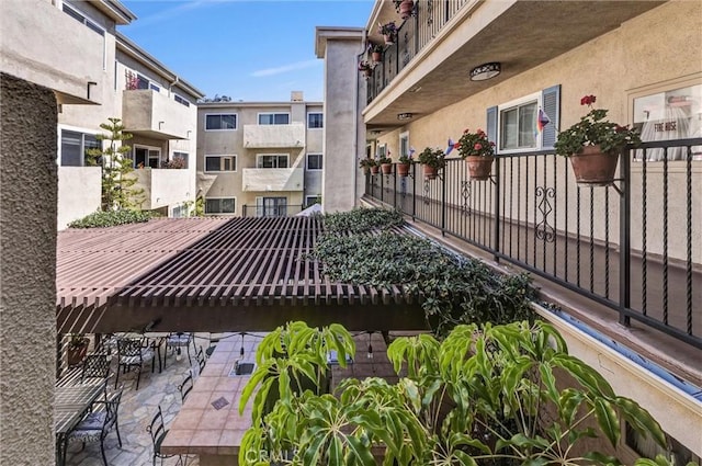 1203 N Sweetzer Ave Unit 215, West Hollywood, CA 90069 - view of property's community featuring outdoor dining space