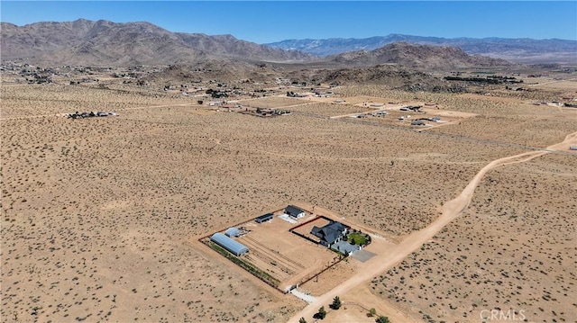 23670 Shirwaun, Apple Valley, CA 92307 - overview of rural landscape with a mountainous background
