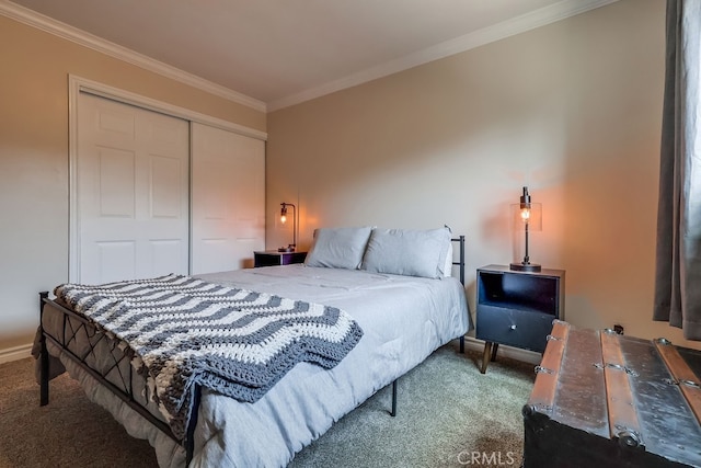 12200 Montecito Rd Unit C103, Seal Beach, CA 90740 - bedroom featuring carpet flooring, ornamental molding, and a closet