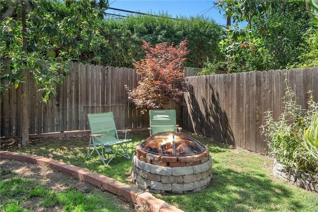 109 Via Ardilla, Palos Verdes Estates, CA 90274 - fenced yard featuring a fire pit