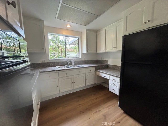 911 Ronda Sevilla Unit D, Laguna Woods, CA 92637 - kitchen with freestanding refrigerator, light wood finished floors, white cabinets, refrigerator, and recessed lighting