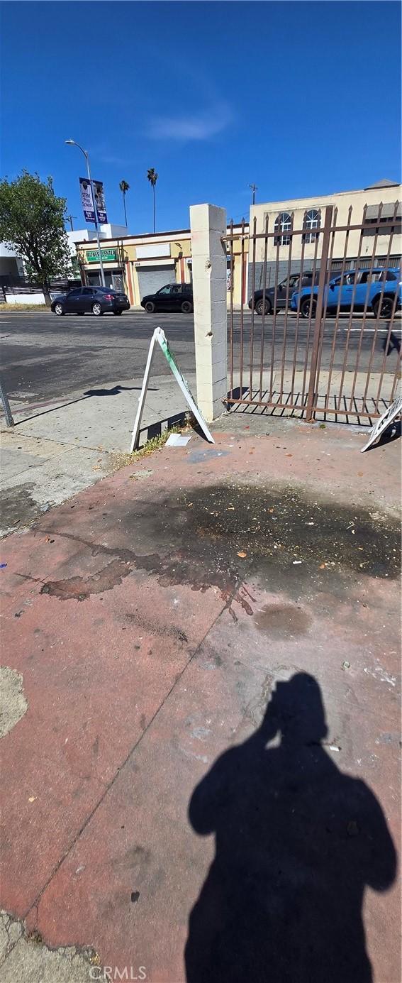 2008 W 28th St, Los Angeles, CA 90018 - photo 26