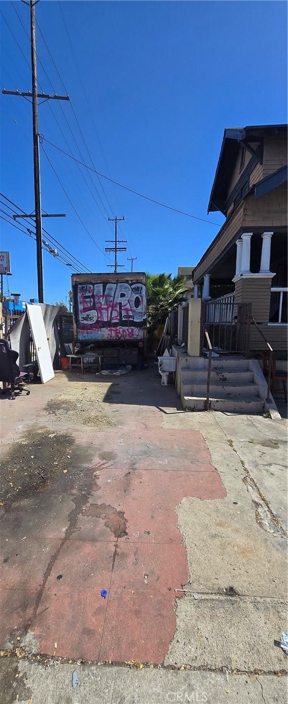 2008 W 28th St, Los Angeles, CA 90018 - photo 3