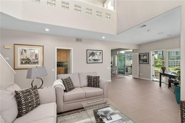 331 Parsons Lndg, Long Beach, CA 90803 - living area with recessed lighting and baseboards