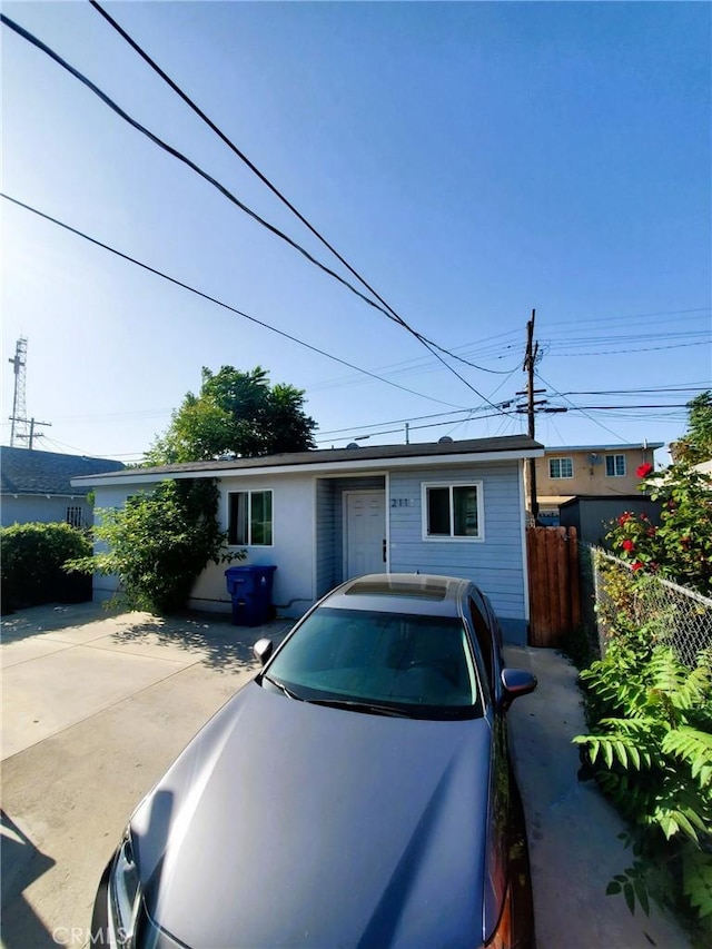211 W 52nd St, Los Angeles, CA 90037 - view of single story home