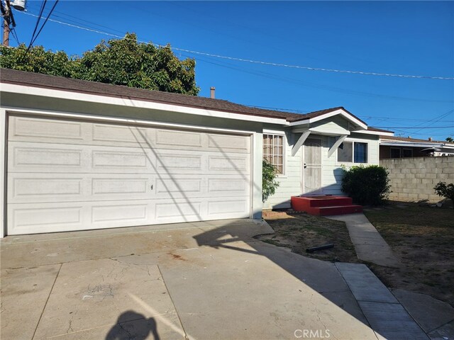 4312 Walton Ave, Los Angeles, CA 90037 - ranch-style house with driveway and a garage