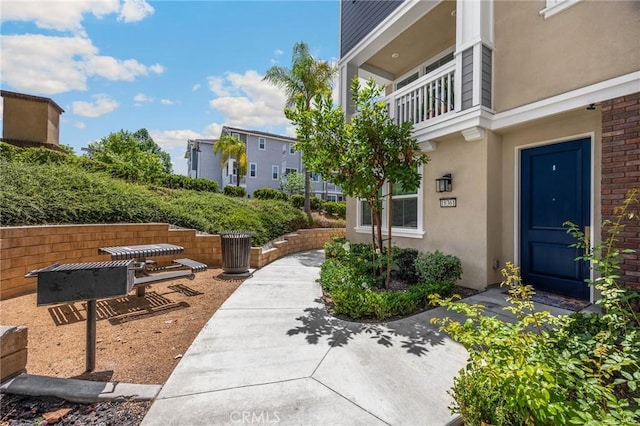 18361 Iris Ln, Yorba Linda, CA 92886 - view of home's community featuring a patio area
