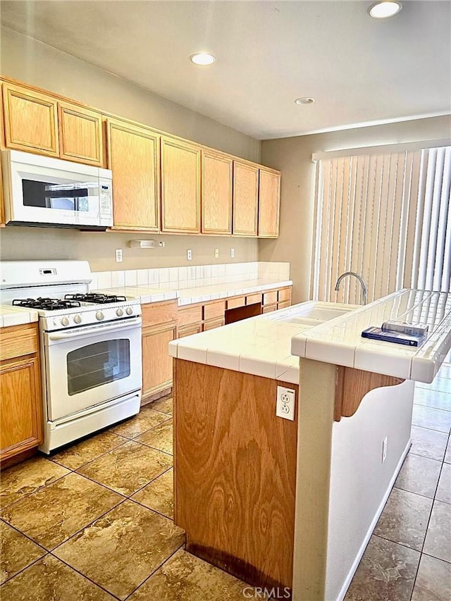 13377 Porter Creek St, Oak Hills, CA 92344 - photo 11