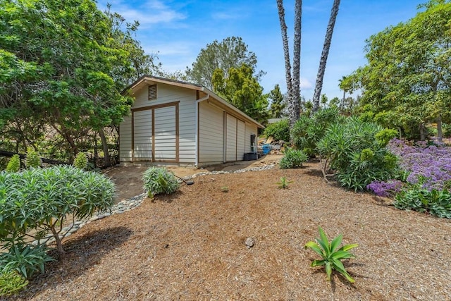 4678 Sun Vly, Del Mar, CA 92014 - view of yard featuring an outdoor structure