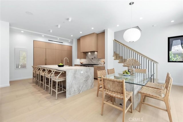 2206 Gates Ave Unit A, Redondo Beach, CA 90278 - kitchen with light wood finished floors, modern cabinets, backsplash, a kitchen island with sink, and recessed lighting