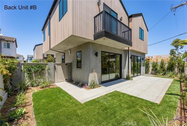 2206 Gates Ave Unit A, Redondo Beach, CA 90278 - back of property with a balcony, a gate, and a patio area
