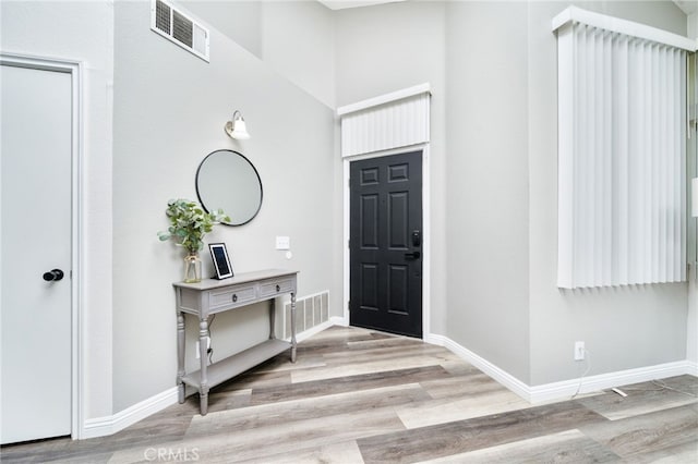 11718 Lucena Ave, Fontana, CA 92337 - foyer entrance featuring wood finished floors and baseboards
