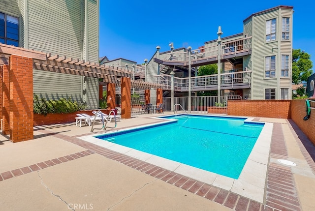 1313 Valley View Rd Unit 103, Glendale, CA 91202 - community pool with a pergola and a patio