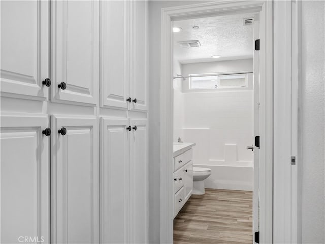 15679 Tuscola Rd, Apple Valley, CA 92307 - view of closet