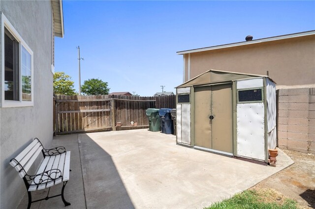 16660 Spruce Cir, Fountain Valley, CA 92708 - view of patio with a shed