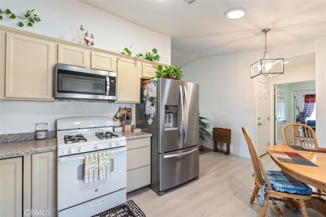 26866 Oakmont Dr, Menifee, CA 92586 - kitchen with appliances with stainless steel finishes, light wood-style flooring, a chandelier, hanging light fixtures, and cream cabinetry