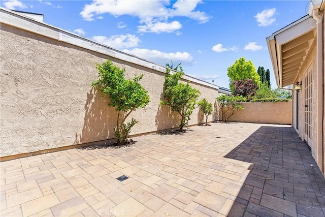 28082 Palmetto Ct, Laguna Niguel, CA 92677 - fenced backyard with a patio