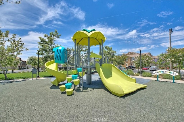 16502 Casa Grande Ave Unit 413, Fontana, CA 92336 - view of communal playground