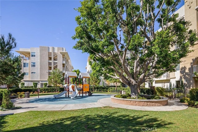 13028 Central Ave Unit 202, Hawthorne, CA 90250 - surrounding community featuring a yard