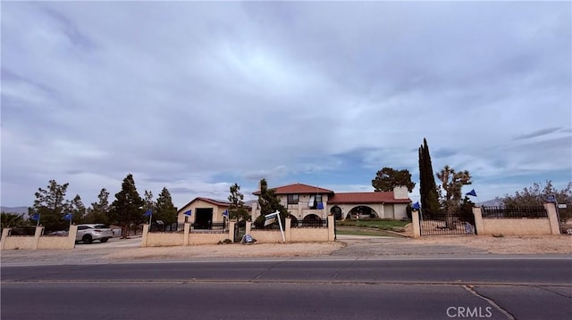 9535 Timberlane Ave, Hesperia, CA 92345 - view of front of house featuring a fenced front yard, a gate, and stucco siding