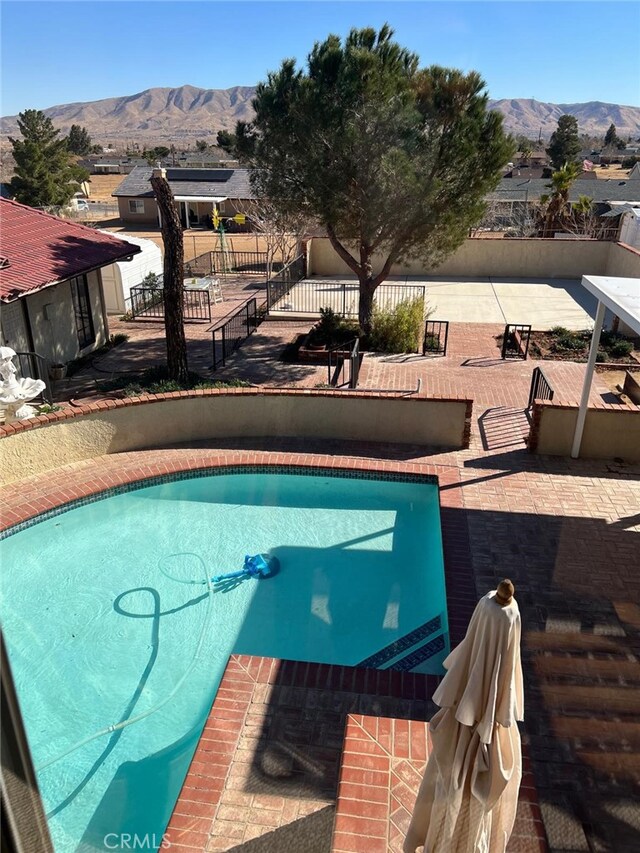 9535 Timberlane Ave, Hesperia, CA 92345 - view of pool featuring a mountain view