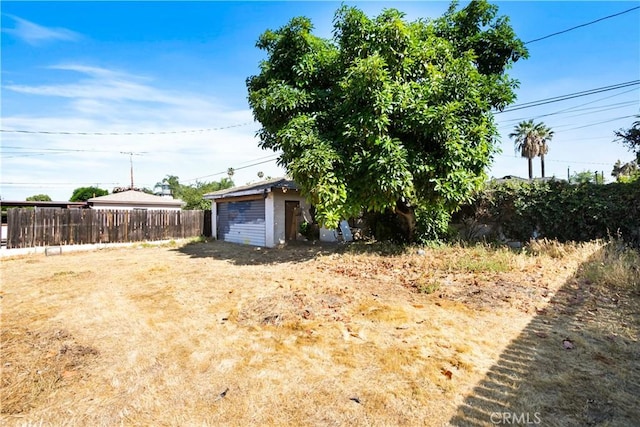 1811 Elaine St, Pomona, CA 91767 - view of yard with an outdoor structure