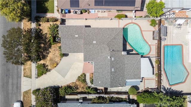 6644 Bothwell Rd, Reseda, CA 91335 - aerial view of a pool