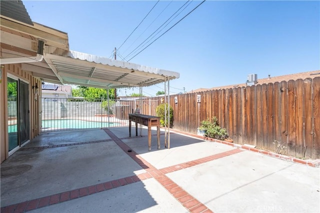 6644 Bothwell Rd, Reseda, CA 91335 - fenced backyard with a patio area