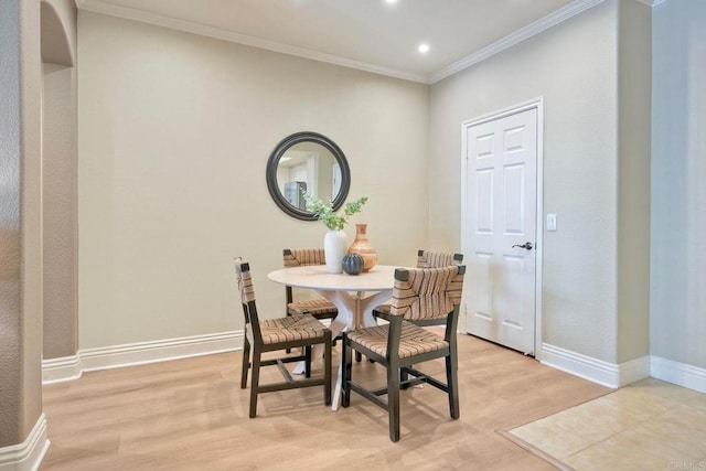 9263 Regents Rd Unit B106, La Jolla, CA 92037 - dining area with ornamental molding, light wood-style flooring, and recessed lighting