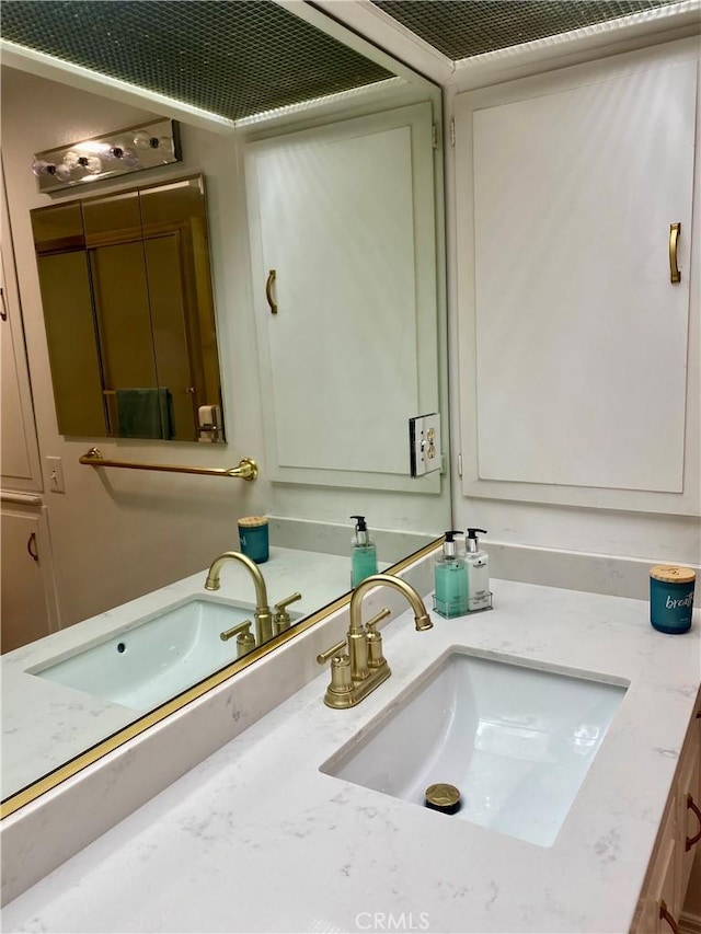 1830 Sunningdale Rd Unit M14-G, Seal Beach, CA 90740 - bathroom with vanity