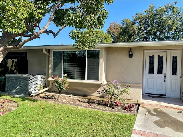 1830 Sunningdale Rd Unit M14-G, Seal Beach, CA 90740 - doorway to property with stucco siding and a lawn