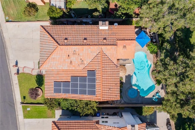 2252 Verbena Ave, Upland, CA 91784 - view from above of property featuring a pool area