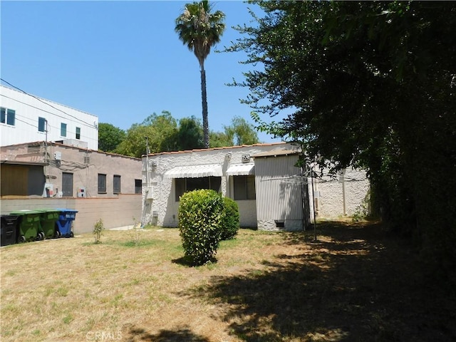 10852 Otsego St, North Hollywood, CA 91601 - view of green lawn