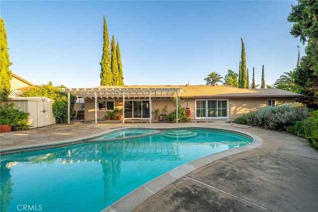 173 Butler Ct, Claremont, CA 91711 - view of swimming pool featuring a pergola, a patio, and a pool with connected hot tub