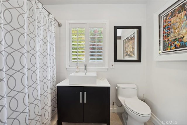 24311 Sylvan Glen Rd, Calabasas, CA 91302 - bathroom with vanity and curtained shower