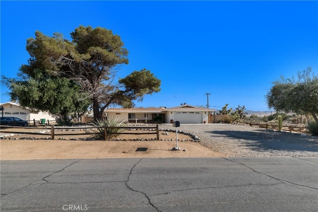 57795 El Dorado Dr, Yucca Valley, CA 92284 - view of front facade featuring driveway, a fenced front yard, and a garage