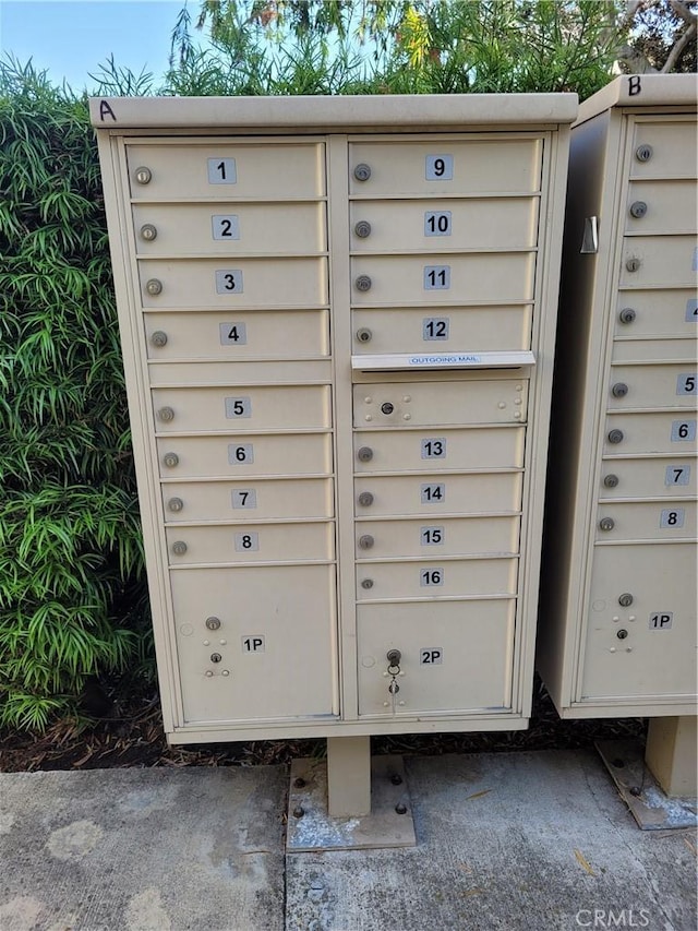1345 Cabrillo Park Dr Unit A06, Santa Ana, CA 92701 - view of property's community featuring mail area